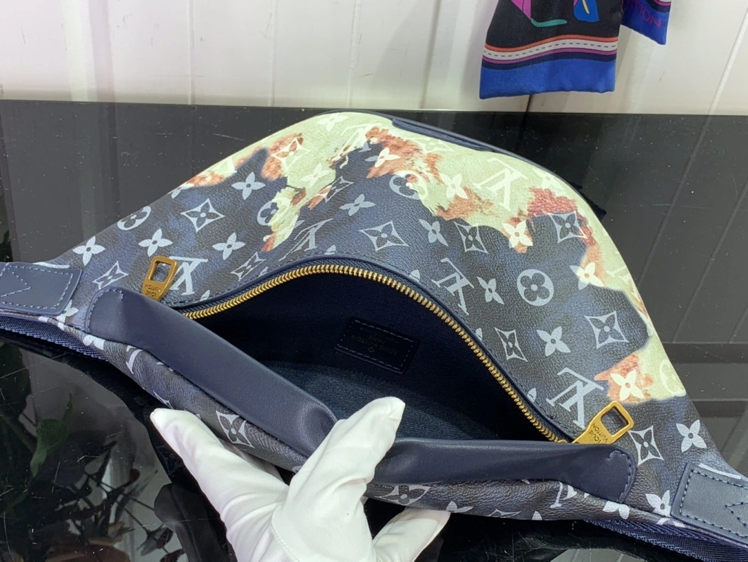 MOMO--- M23905 Discovery Monogram item:C-B063K2210R