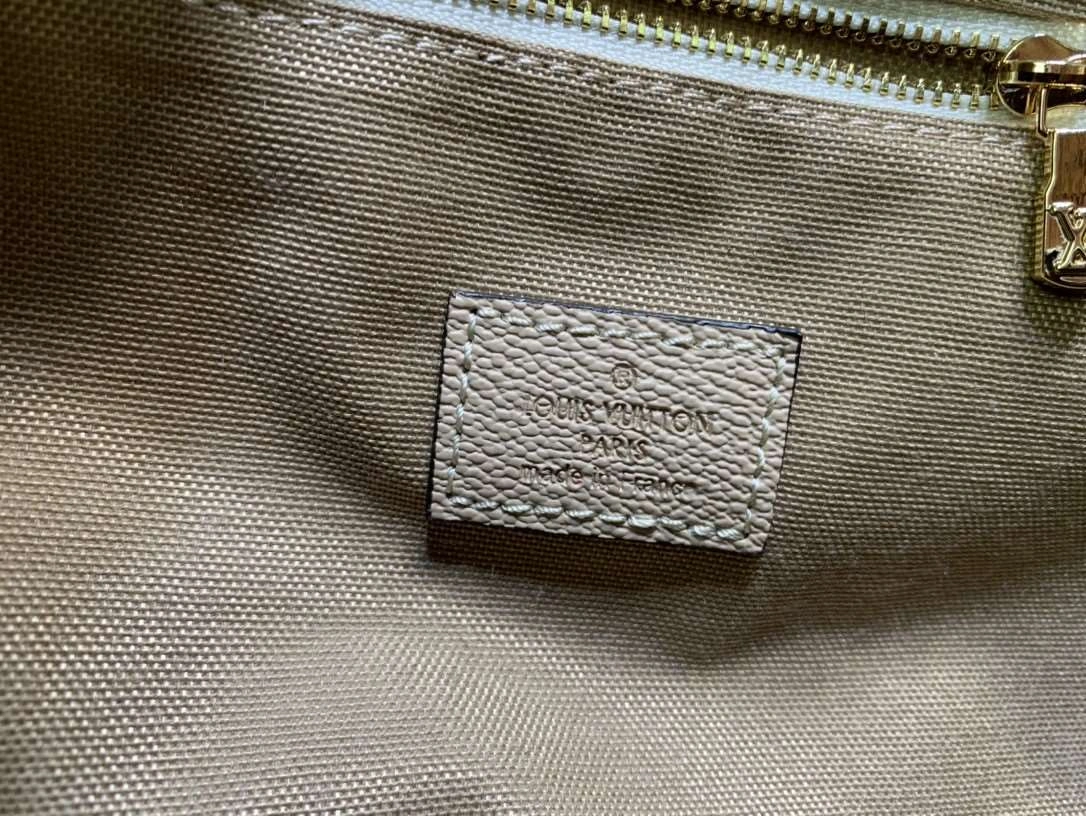 *MOMO--- M44590 item : A-B00G2956