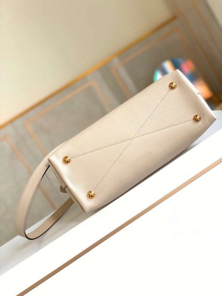 *MOMO--- M44834 item : A-B00G3050