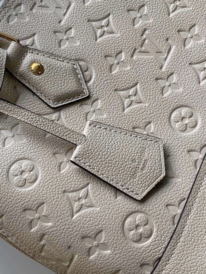 *MOMO--- M44834 item : A-B00G3050