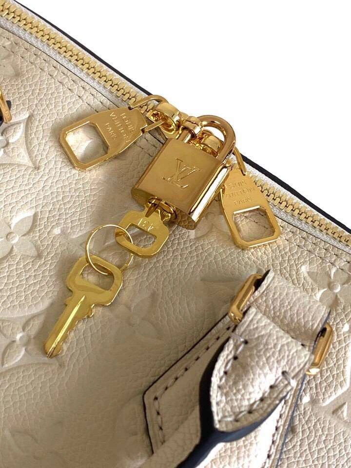 *MOMO--- M44834 item : A-B00G3050