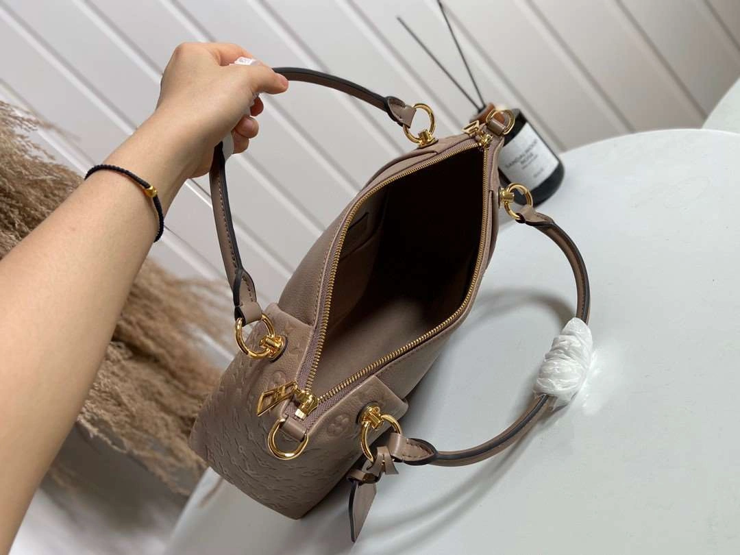 *MOMO--- M44884 cowhide item : A-B00G3003