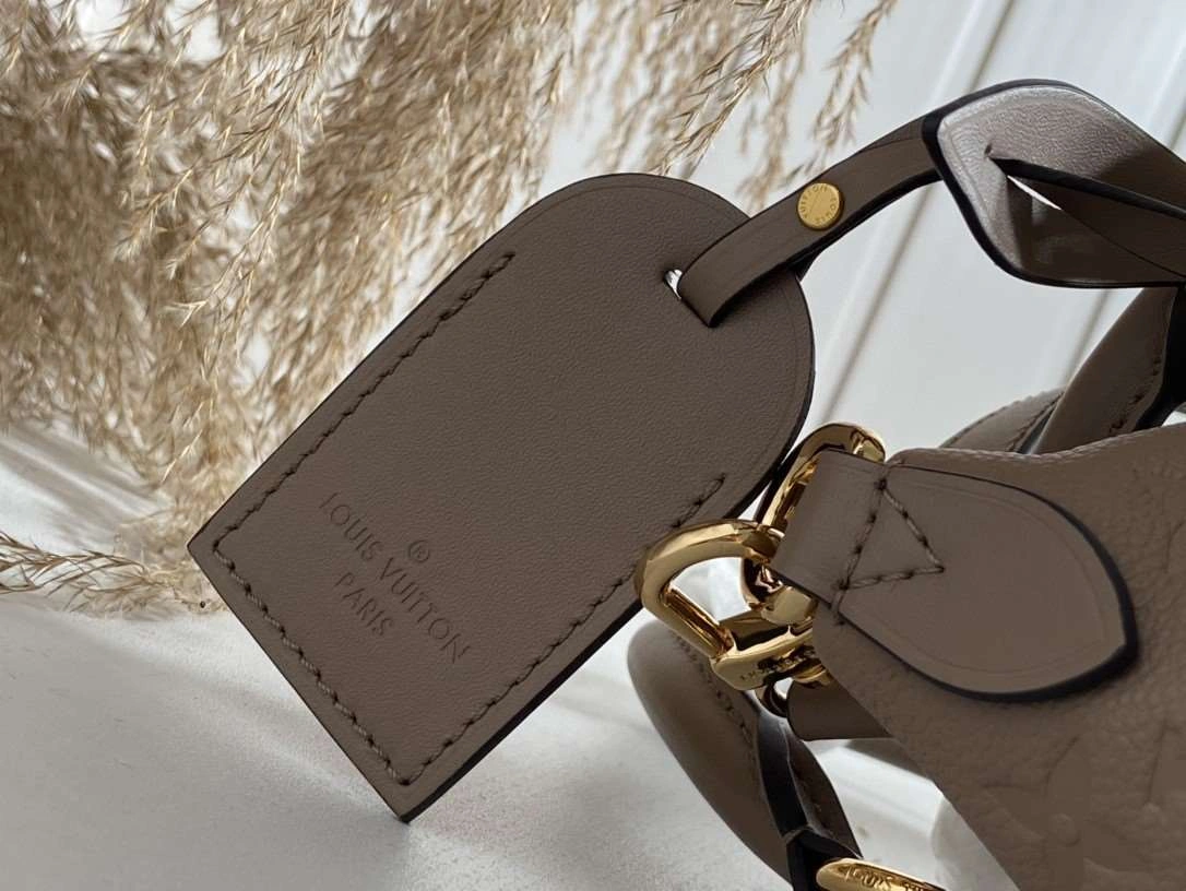*MOMO--- M44884 cowhide item : A-B00G3003