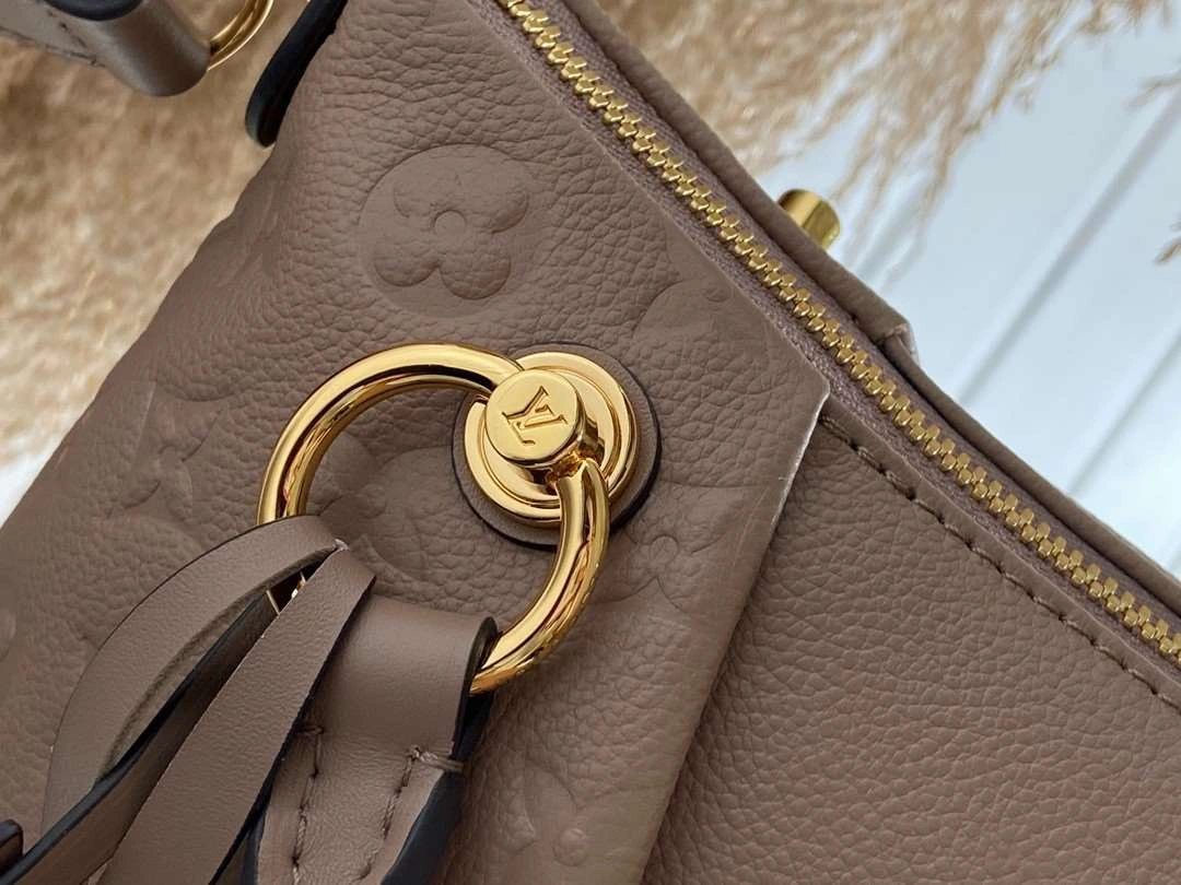 *MOMO--- M44884 cowhide item : A-B00G3003