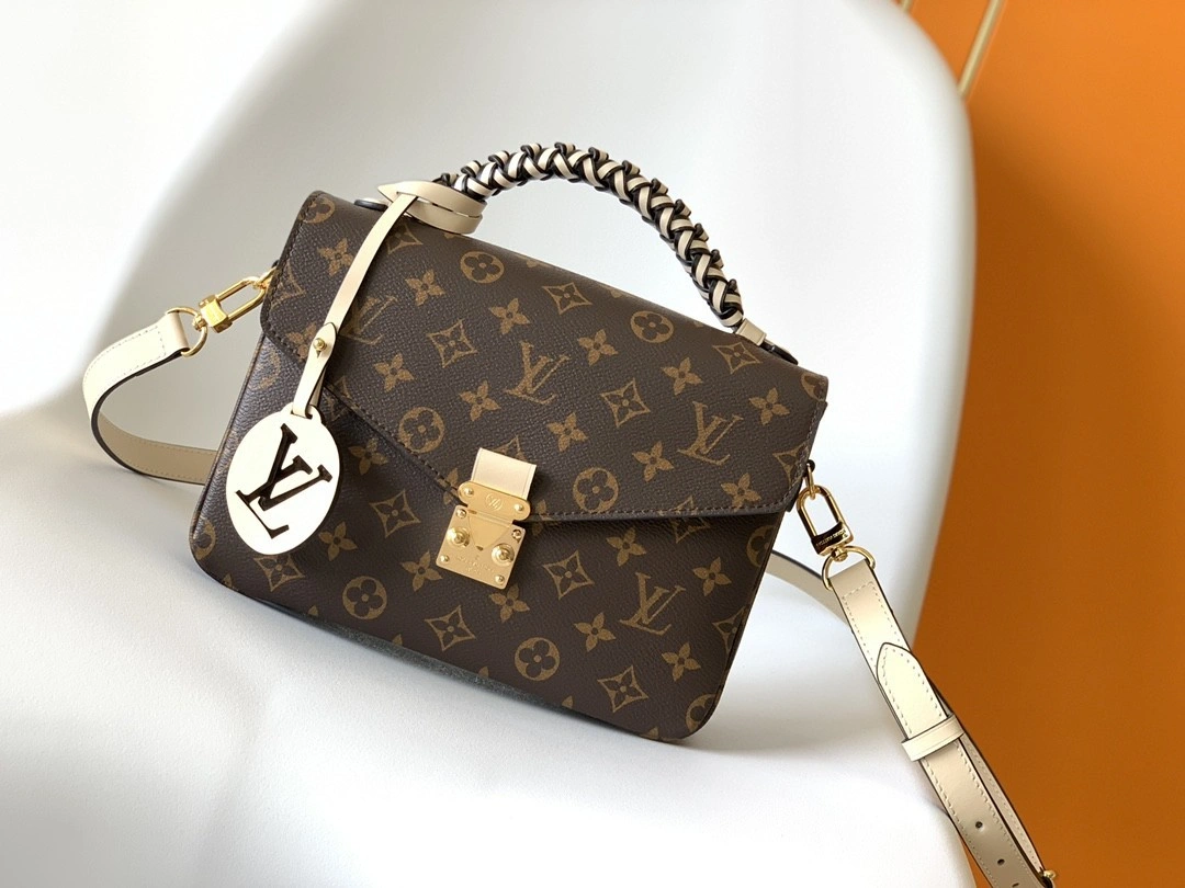 MOMO--- M45152 cowhide item : A-B00H0369
