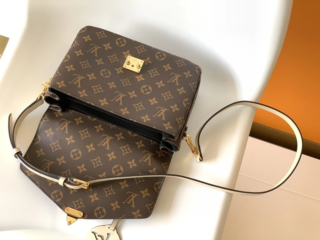 MOMO--- M45152 cowhide item : A-B00H0369