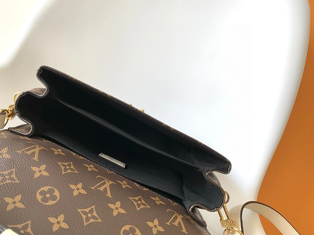 MOMO--- M45152 cowhide item : A-B00H0369