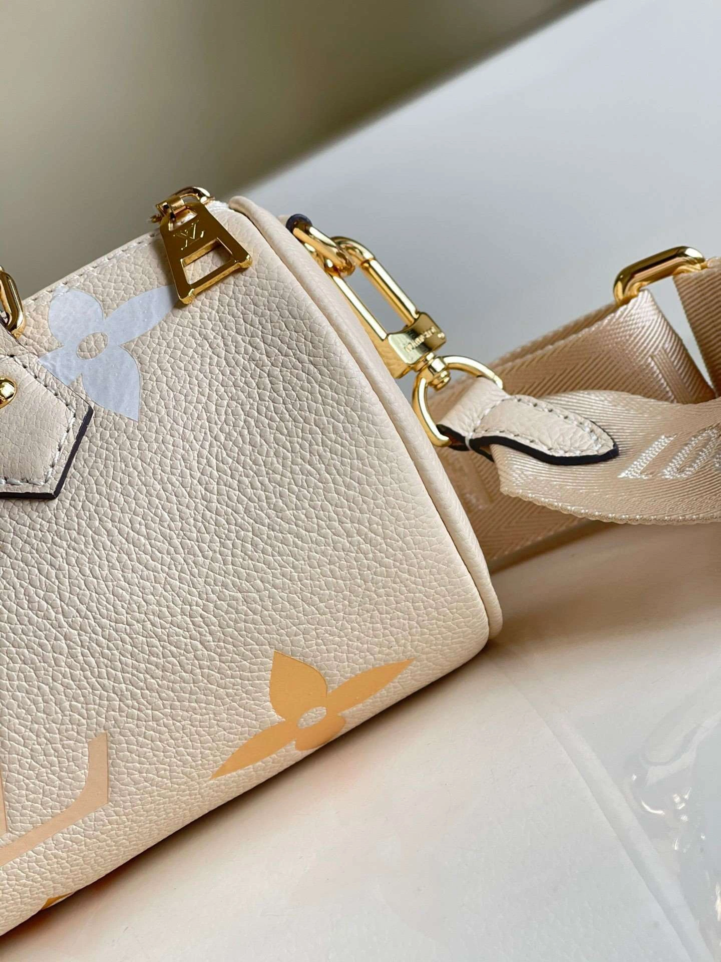 *MOMO--- M45707 item : A-B00G2939