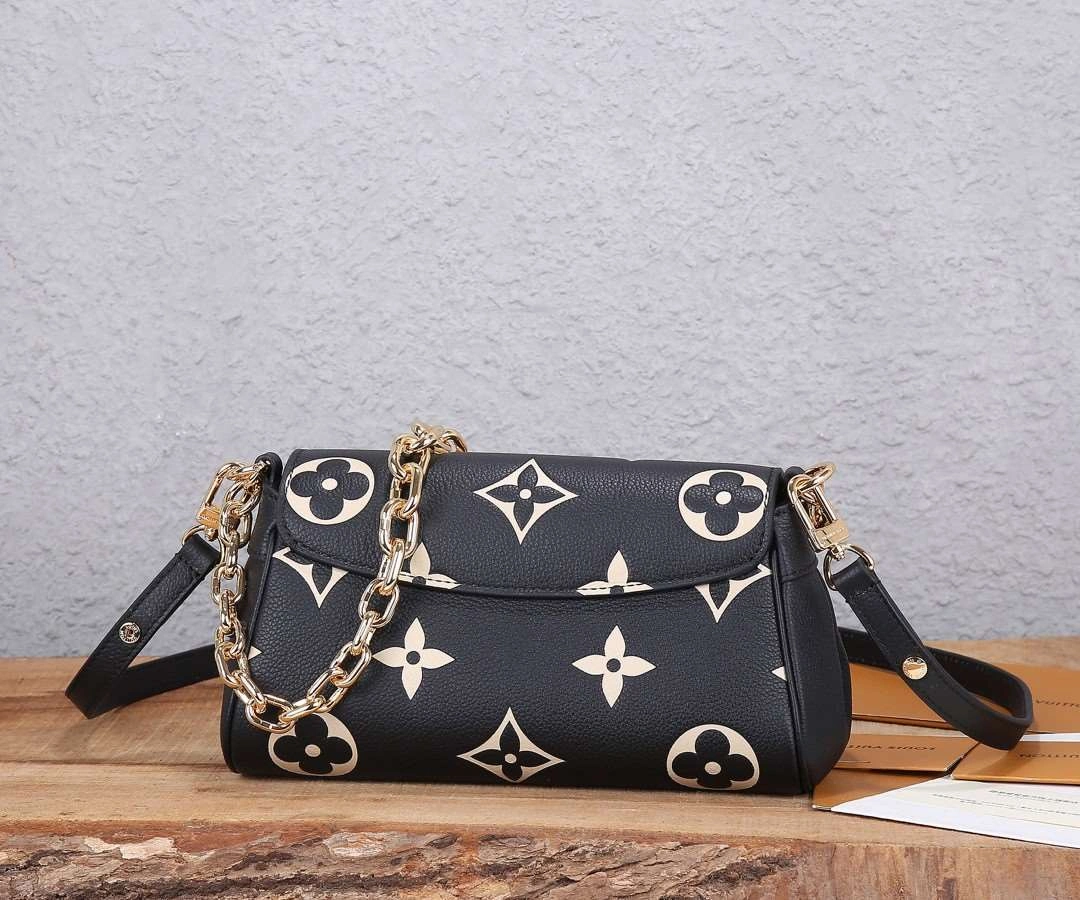 *MOMO--- M45859 cowhide item : A-B00G2848