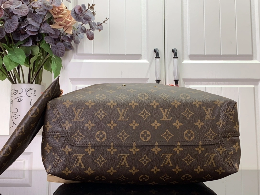 MOMO--- M46817 Atlantis Monogram item:C-B063K2215R