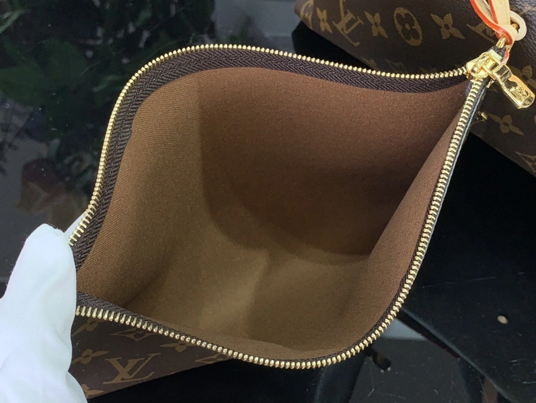 MOMO--- M46817 Atlantis Monogram item:C-B063K2215R