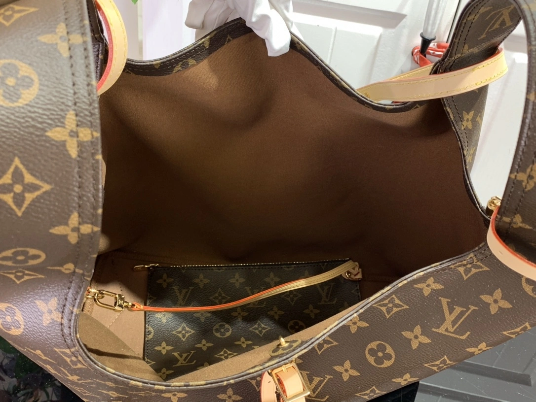 MOMO--- M46817 Atlantis Monogram item:C-B063K2215R