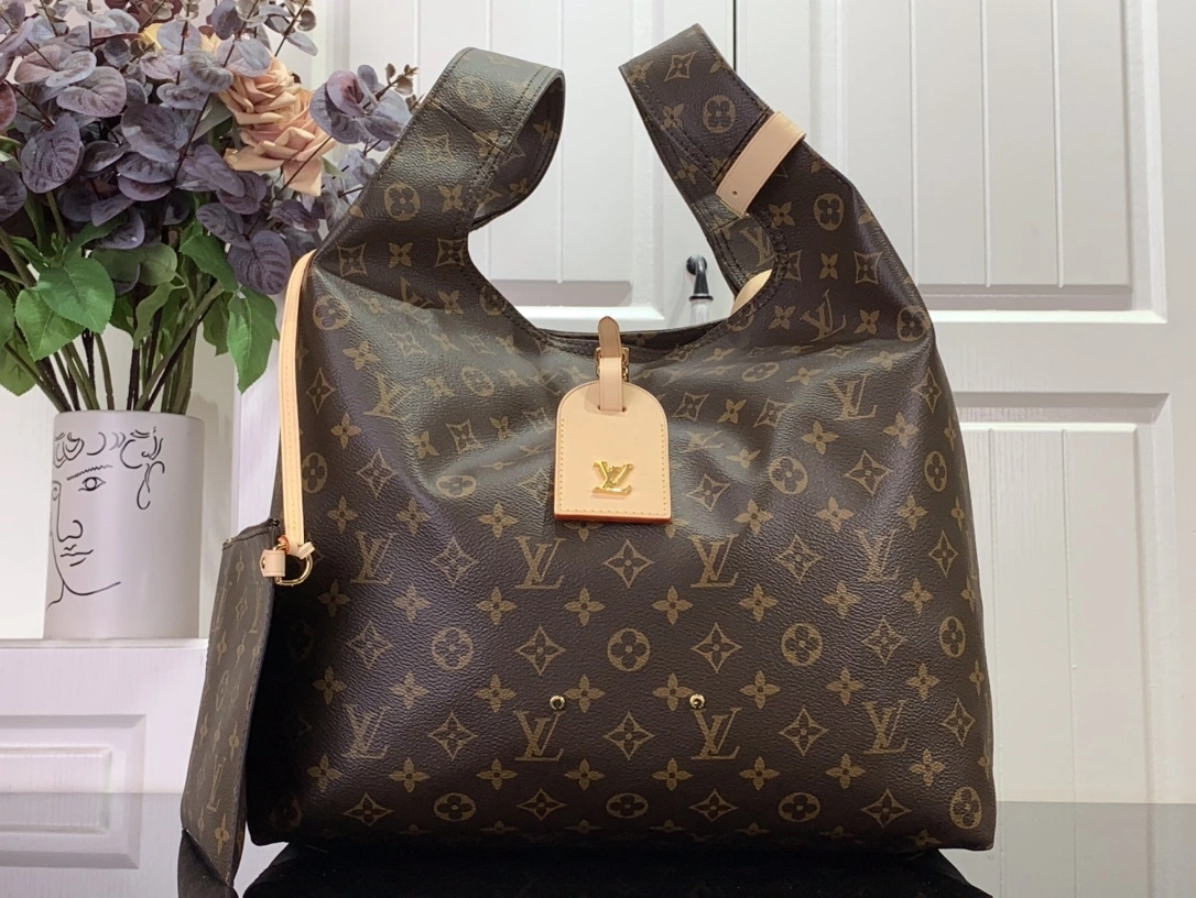 MOMO--- M46817 Atlantis Monogram item:C-B063K2215R