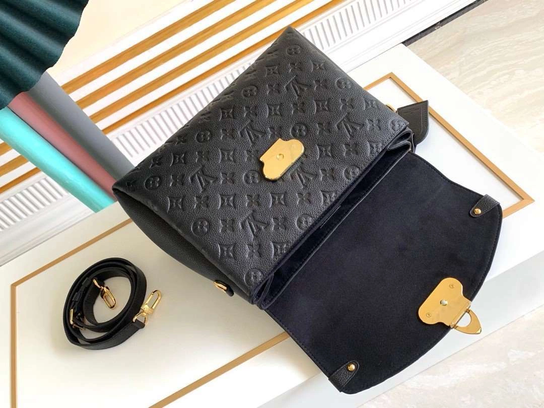 *MOMO--- M53944 cowhide item : A-B106G3007