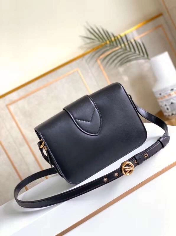 *MOMO--- M55948 cowhide item : A-B116G2955