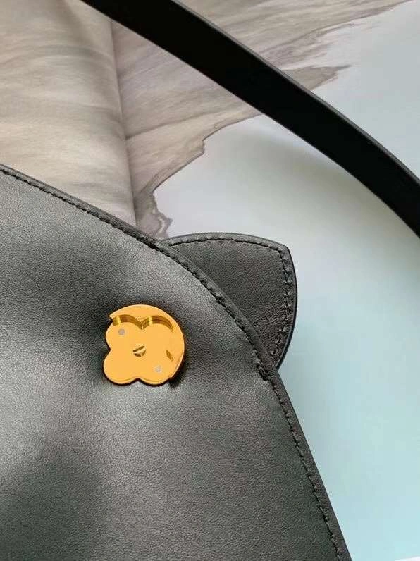 *MOMO--- M55948 cowhide item : A-B116G2955