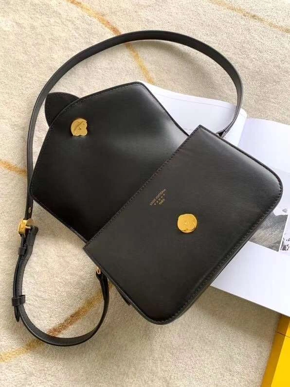 *MOMO--- M55948 cowhide item : A-B116G2955