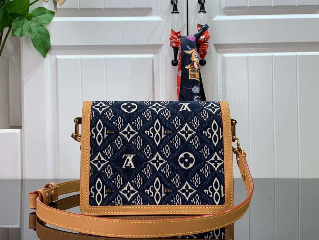MOMO--- M57394 item :174B70E1801