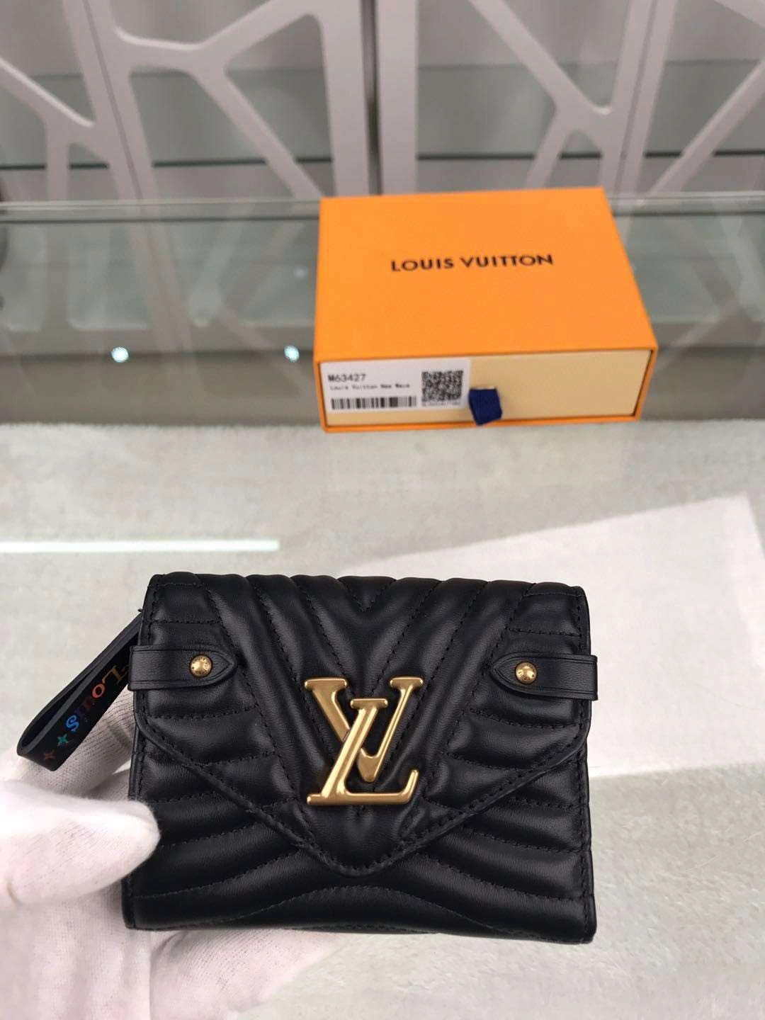 *MOMO--- M63427 Calfskin item : A-B040G3043