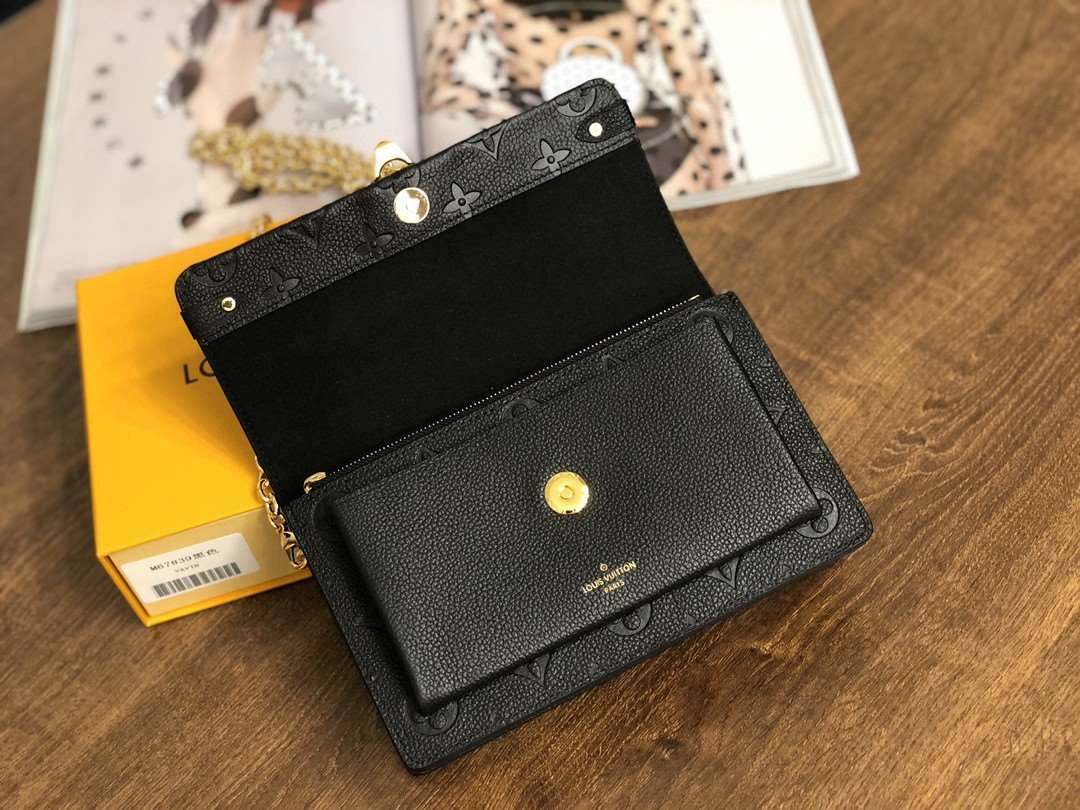 *MOMO--- M67839 cowhide item : A-B00G2831