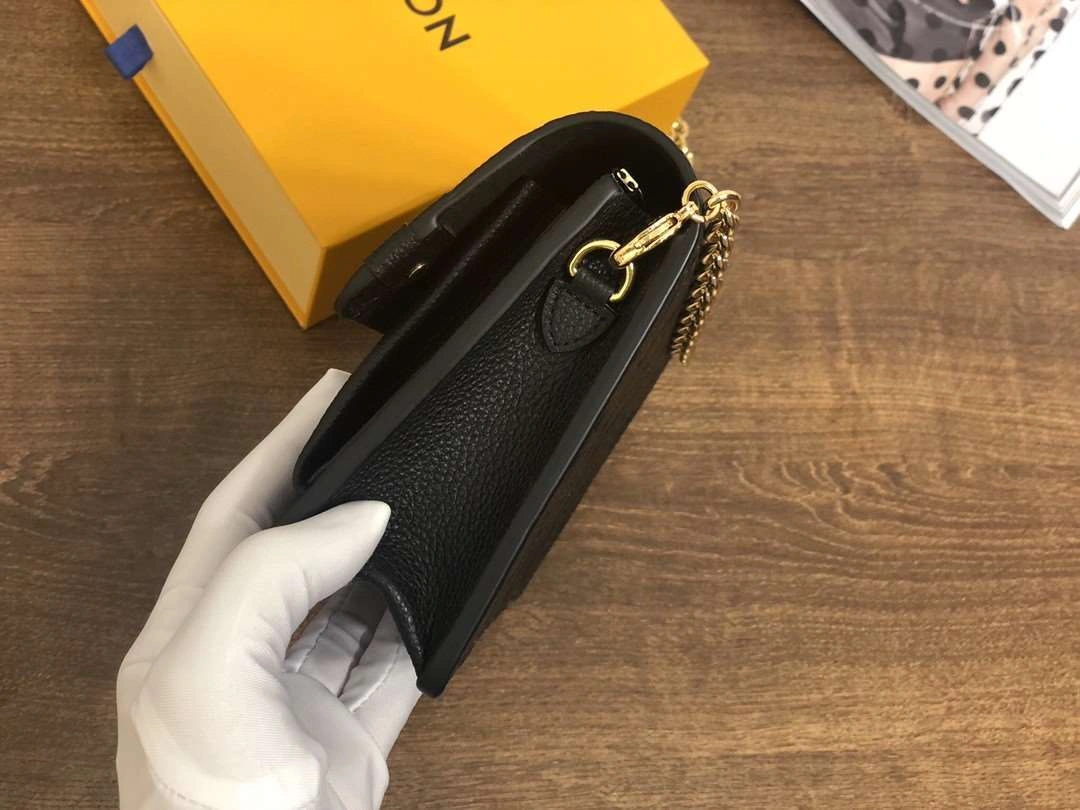 *MOMO--- M67839 cowhide item : A-B00G2831