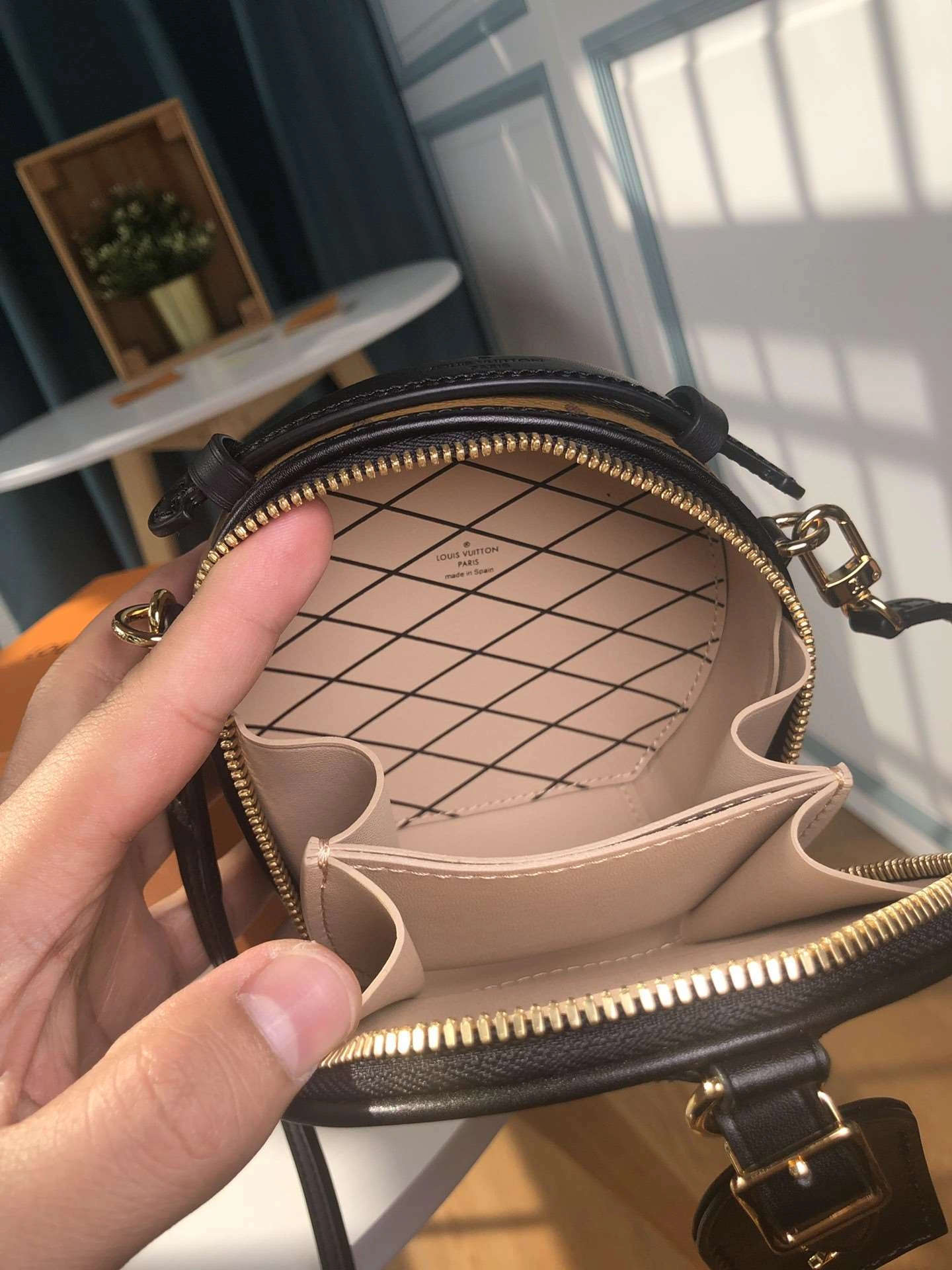 *MOMO--- M68276 cowhide item : A-B00H0207