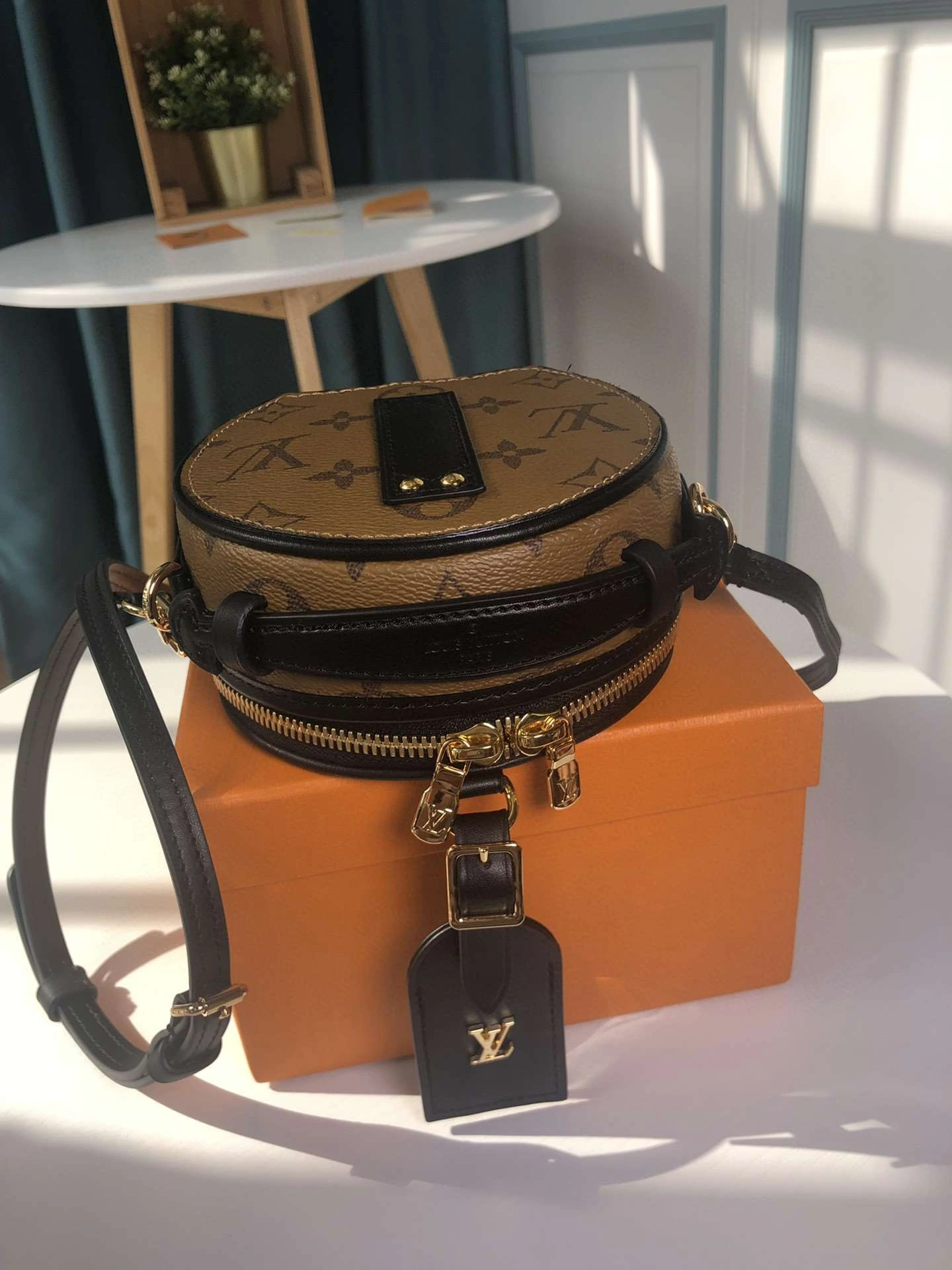 *MOMO--- M68276 cowhide item : A-B00H0207