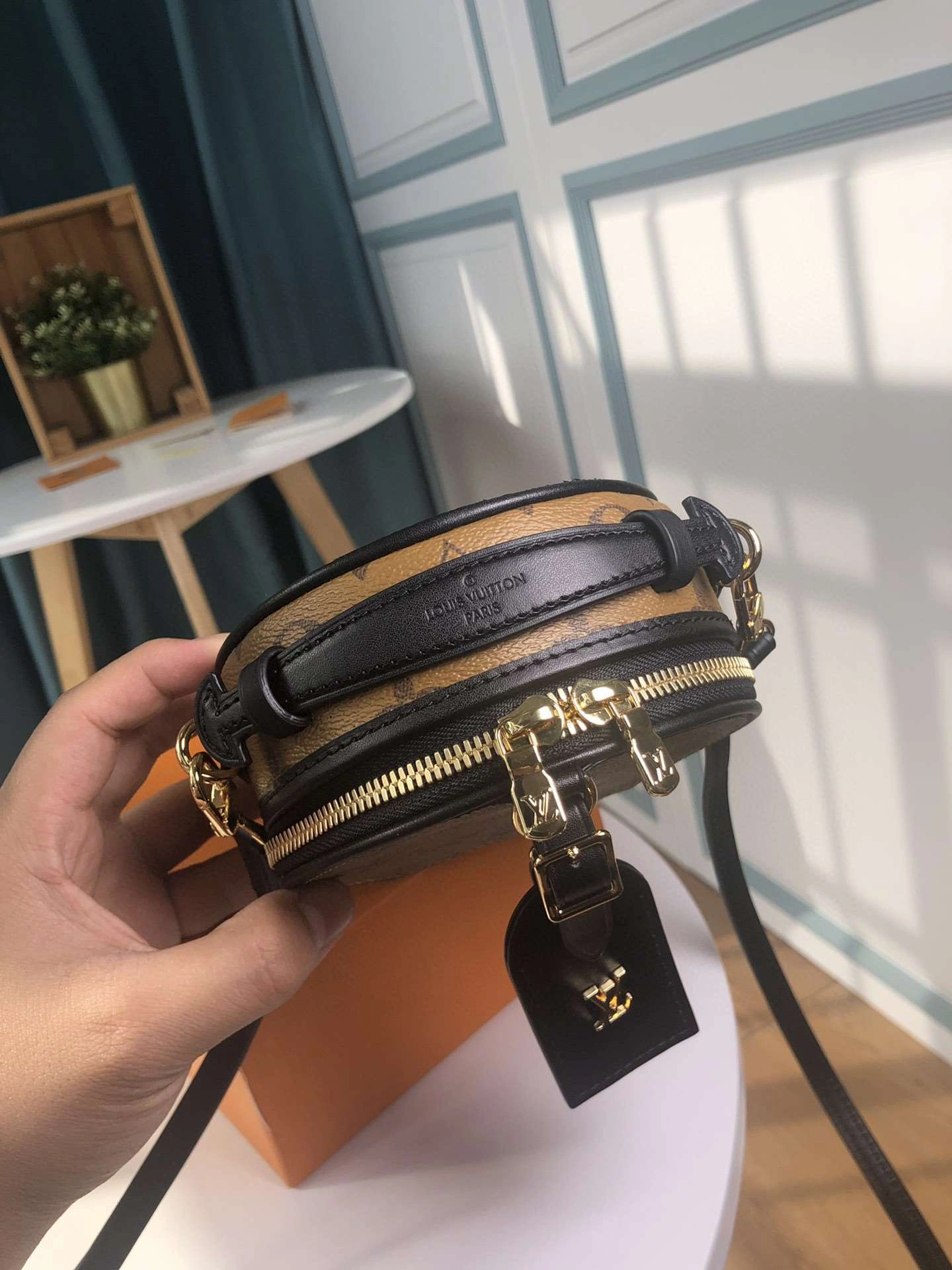 *MOMO--- M68276 cowhide item : A-B00H0207