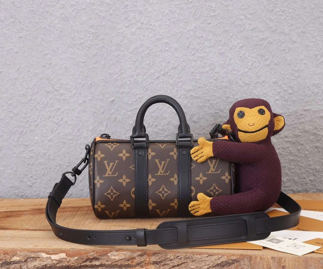 MOMO--- M80118 cowhide item : A-B271G2840