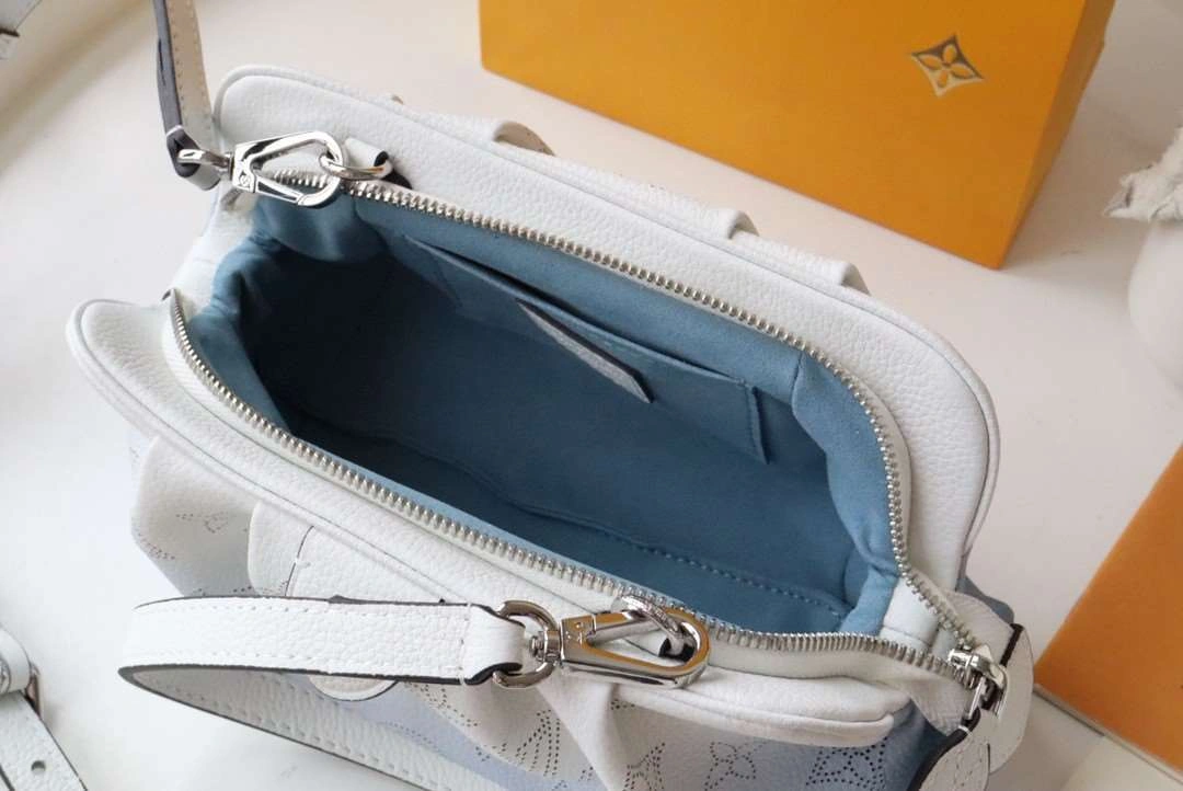 *MOMO--- M80497 Calfskin item : A-B00G2929