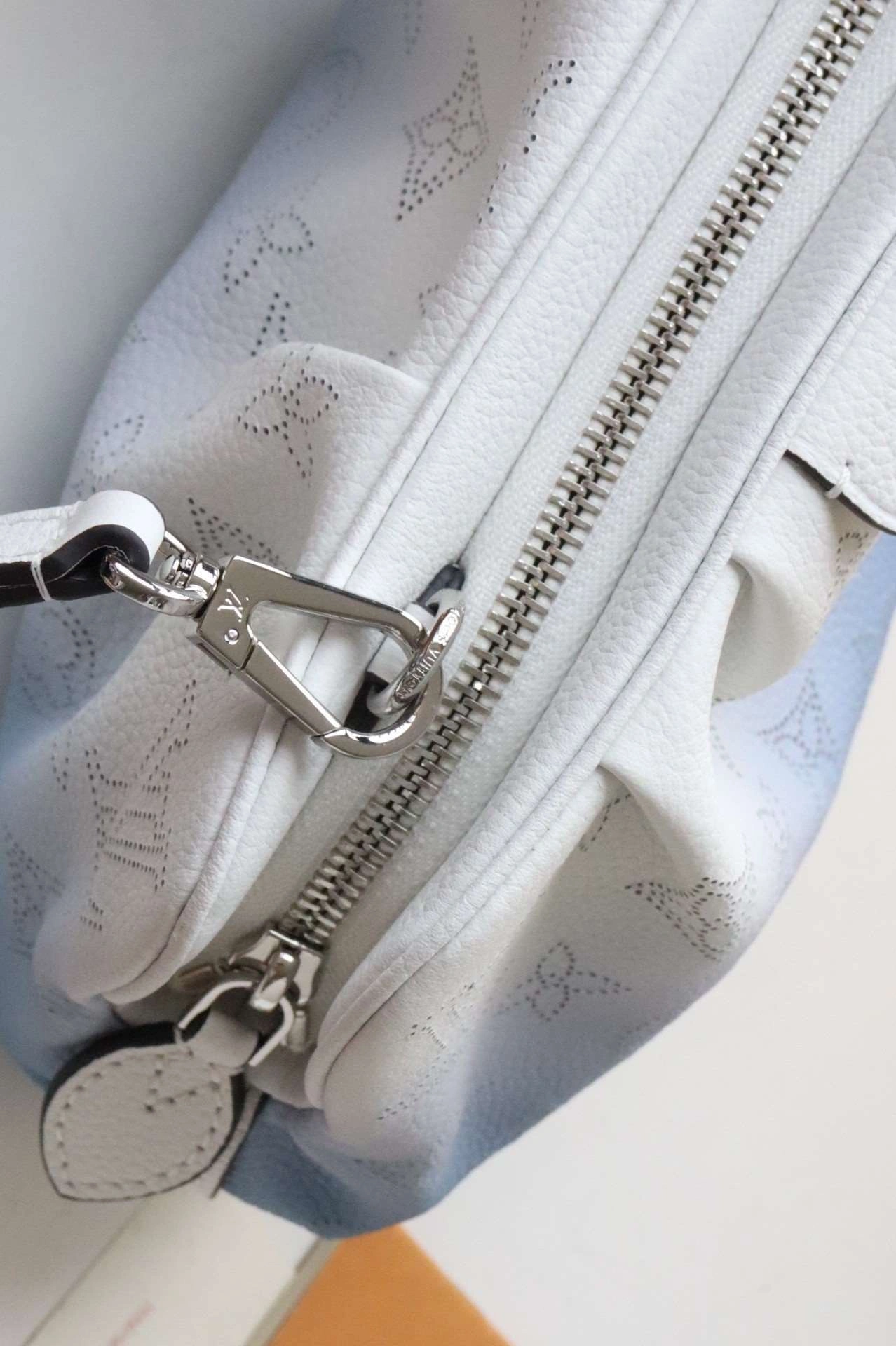 *MOMO--- M80497 Calfskin item : A-B00G2929