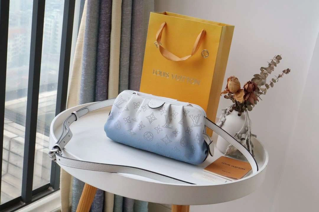*MOMO--- M80497 Calfskin item : A-B00G2929