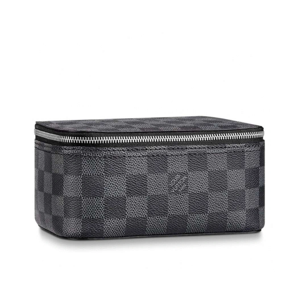 *MOMO--- N40181 cowhide item : A-B00G3008