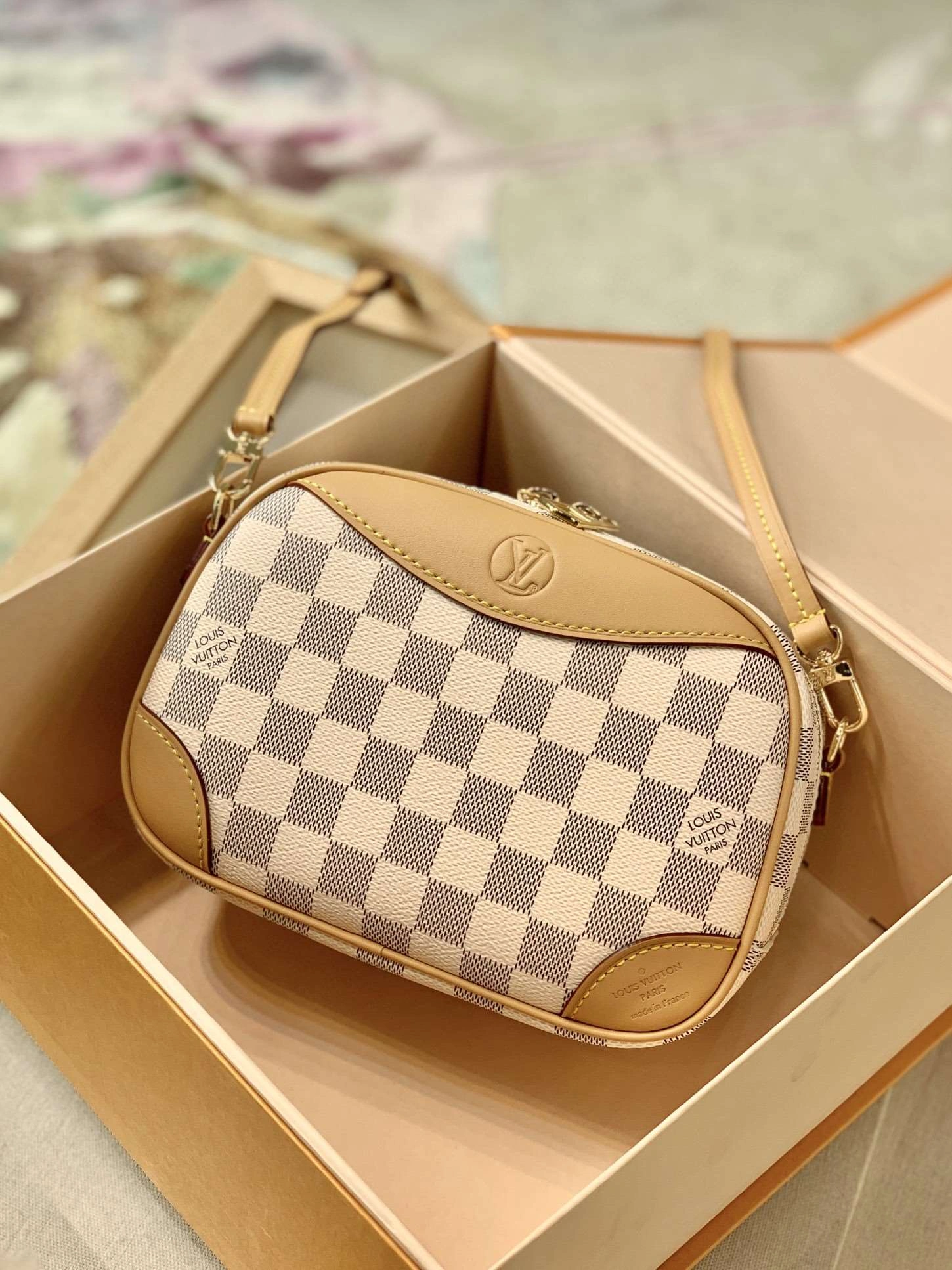 *MOMO--- N50048 Cowhide item : A-B340G2001