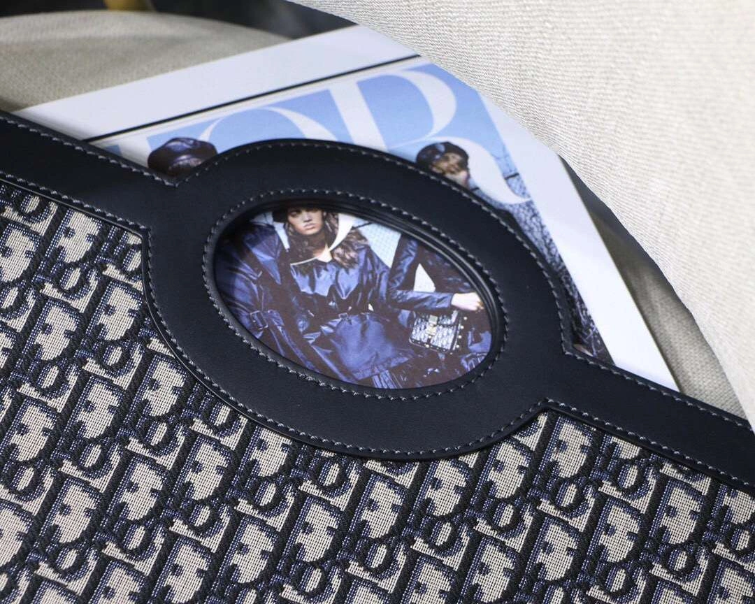 MOMO--- Oblique embroidery 9009 item :063B00E1932