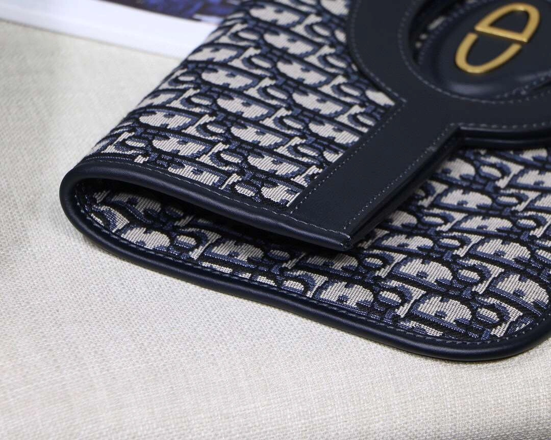 MOMO--- Oblique embroidery 9009 item :063B00E1932