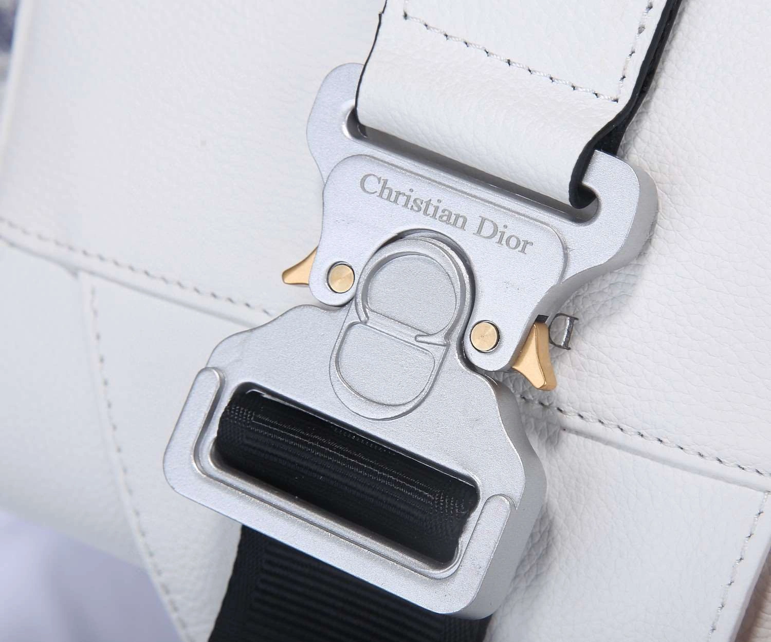 &*MOMO--- S5045UNSQ-M900 sheephide item : A-B063H2333A