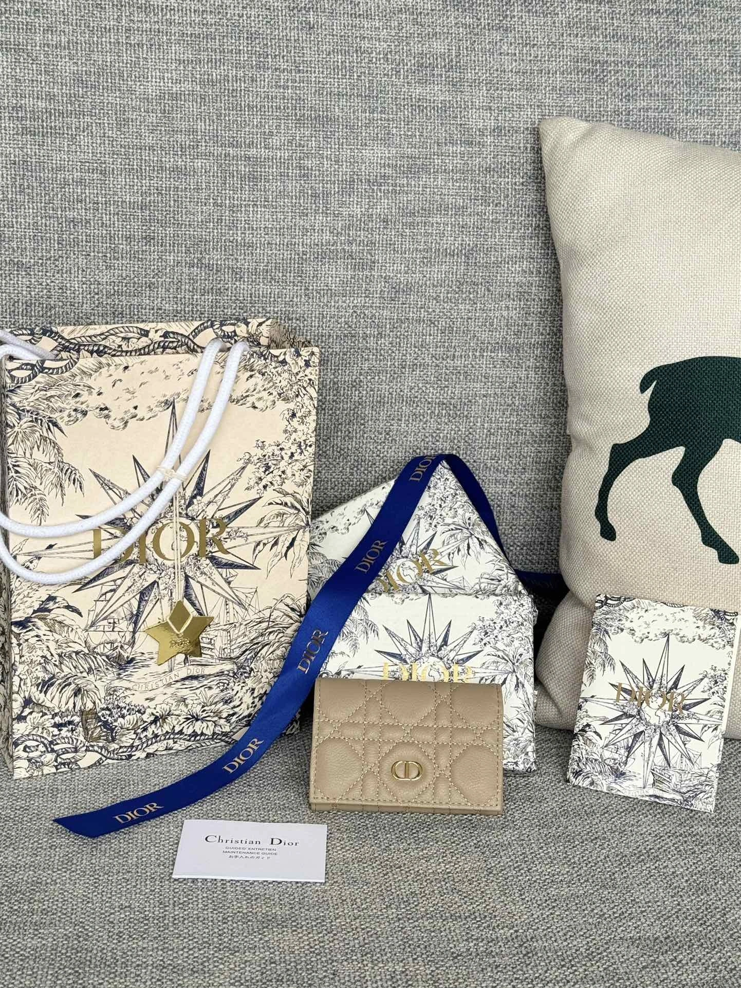 MOMO--- S5132UWHC-M116 30 Montaigne Glycine cowhide item:D-B109D0622