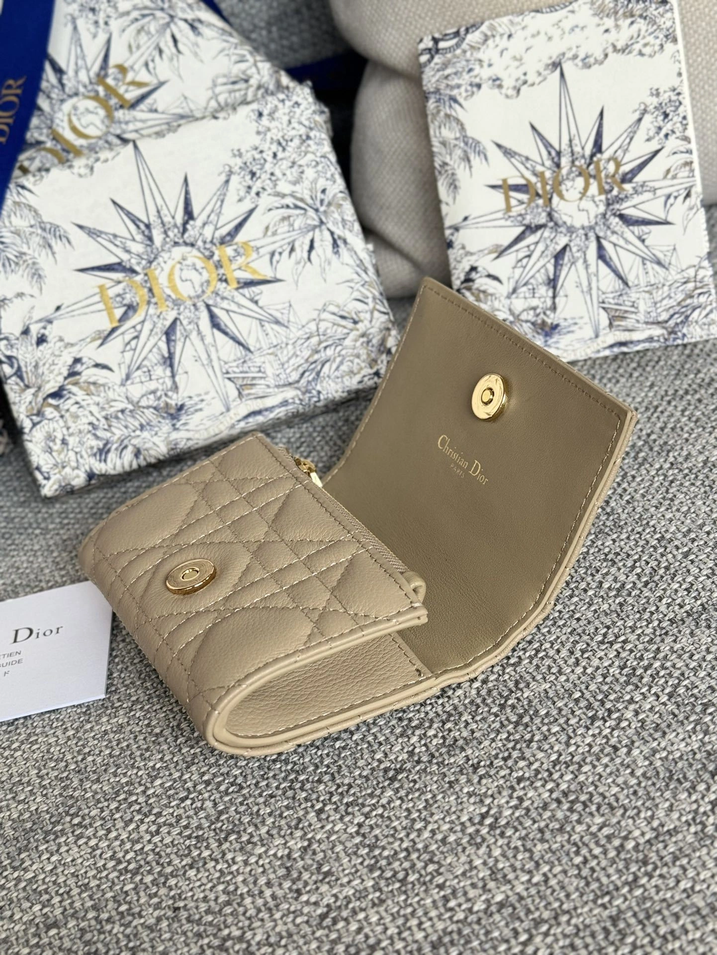 MOMO--- S5132UWHC-M116 30 Montaigne Glycine cowhide item:D-B109D0622