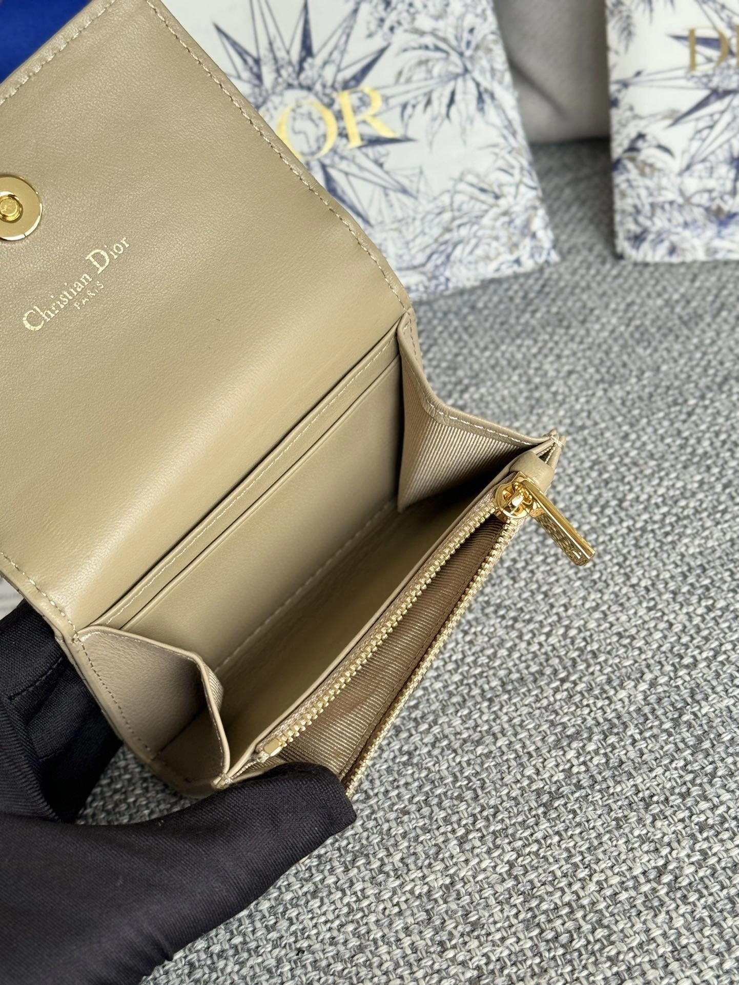 MOMO--- S5132UWHC-M116 30 Montaigne Glycine cowhide item:D-B109D0622