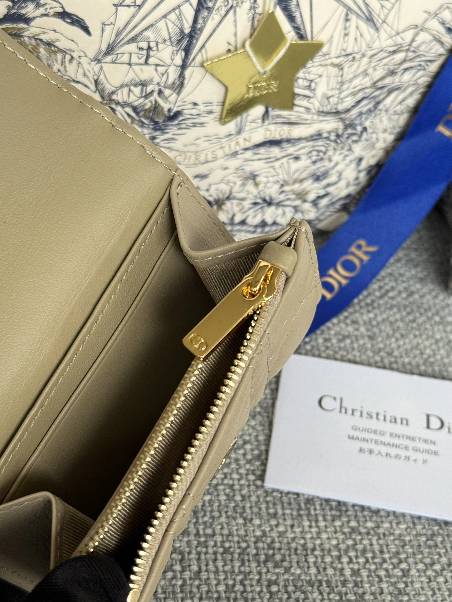 MOMO--- S5132UWHC-M116 30 Montaigne Glycine cowhide item:D-B109D0622