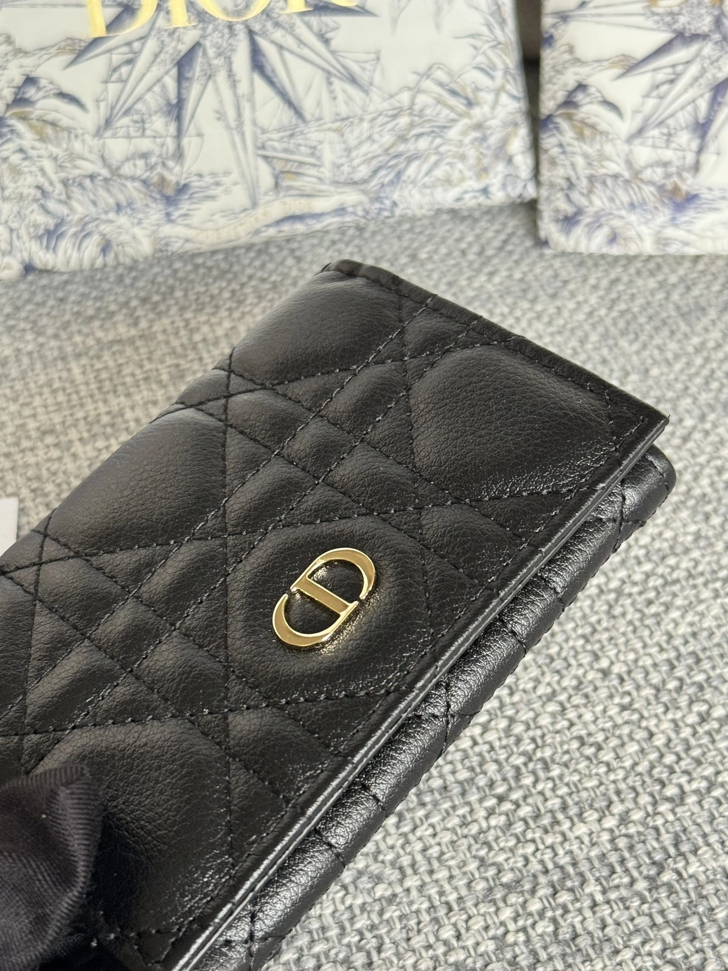 MOMO--- S5132UWHC-M900 30 Montaigne Glycine cowhide item:D-B109D0623
