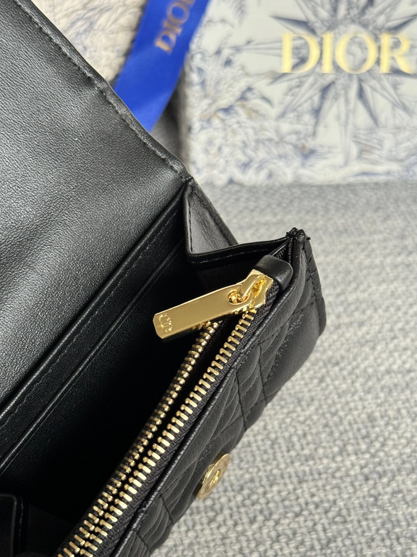 MOMO--- S5132UWHC-M900 30 Montaigne Glycine cowhide item:D-B109D0623