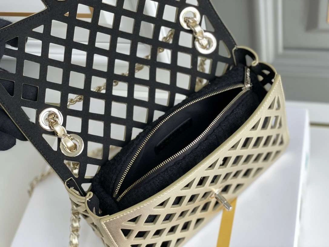 *MOMO--- cf Calfskin item : 307B105G2445