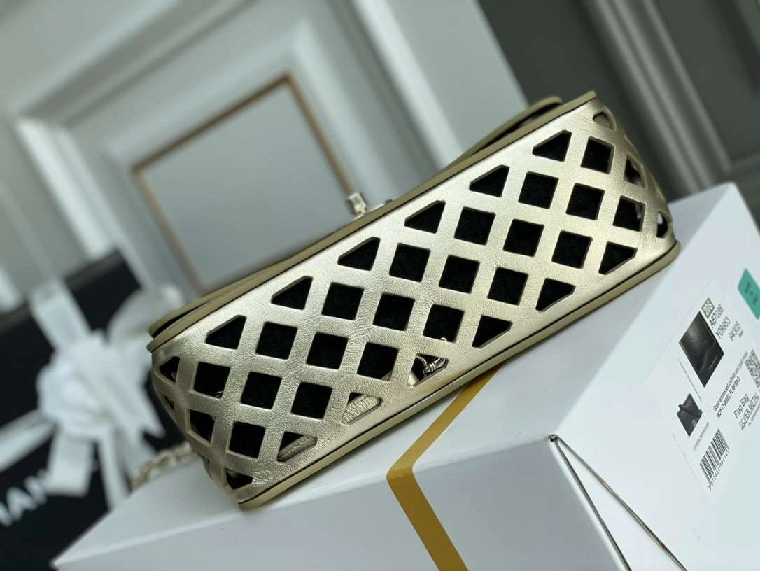 *MOMO--- cf Calfskin item : 307B105G2445