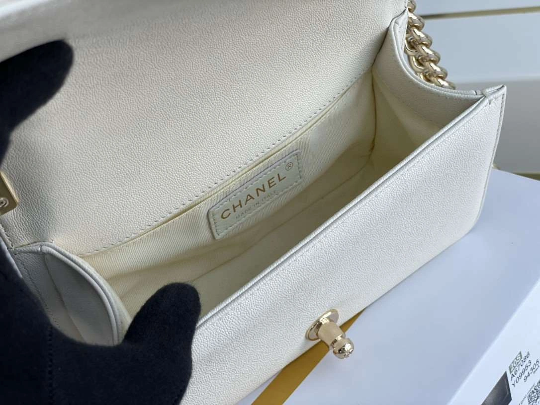 *MOMO--- cowhide item : A-B00G2621