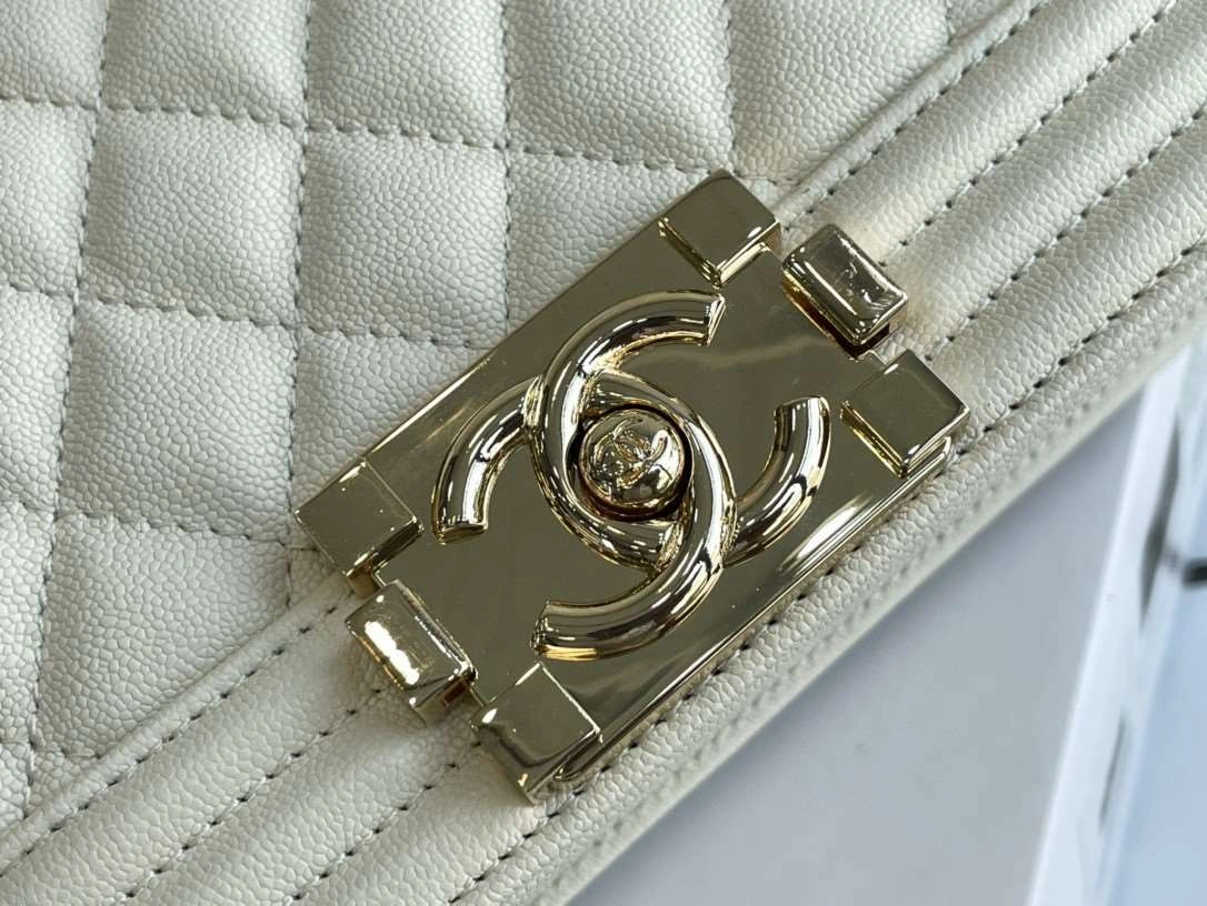 *MOMO--- cowhide item : A-B00G2621