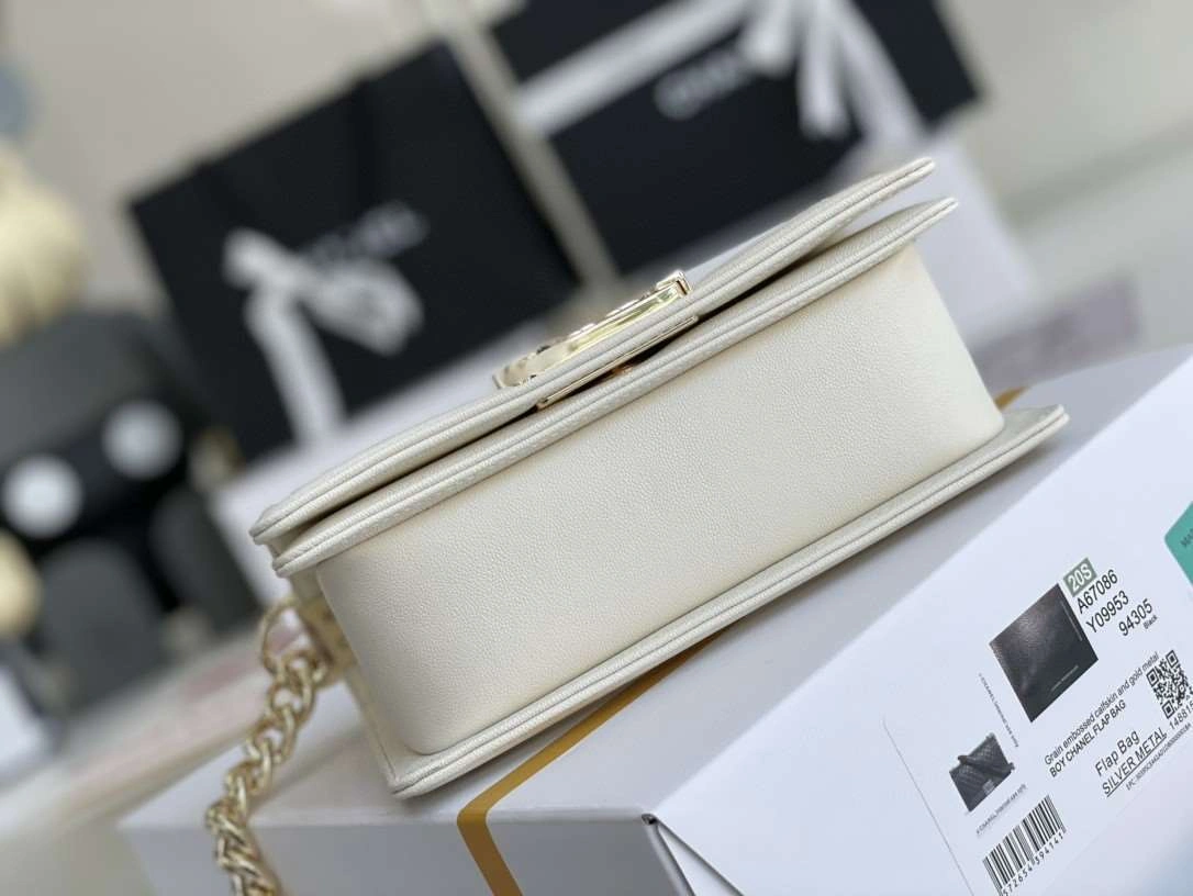 *MOMO--- cowhide item : A-B00G2621