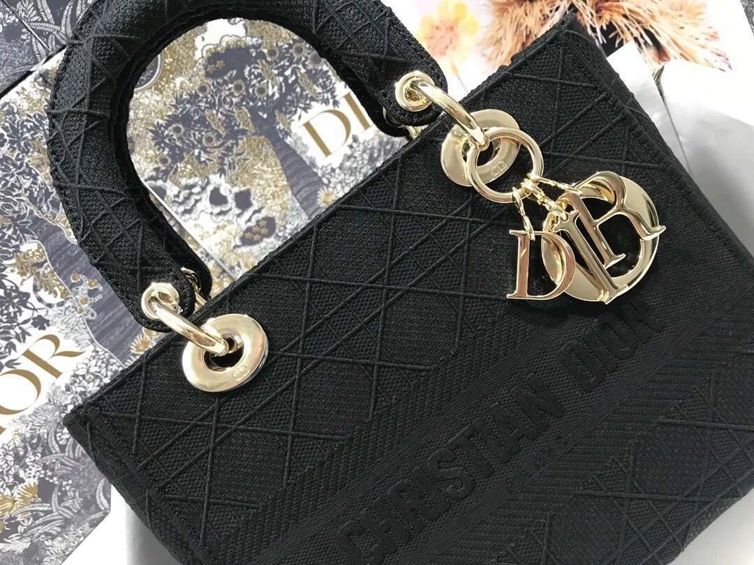 MOMO--- embroidery M0565 2 colour item :063B00E1935
