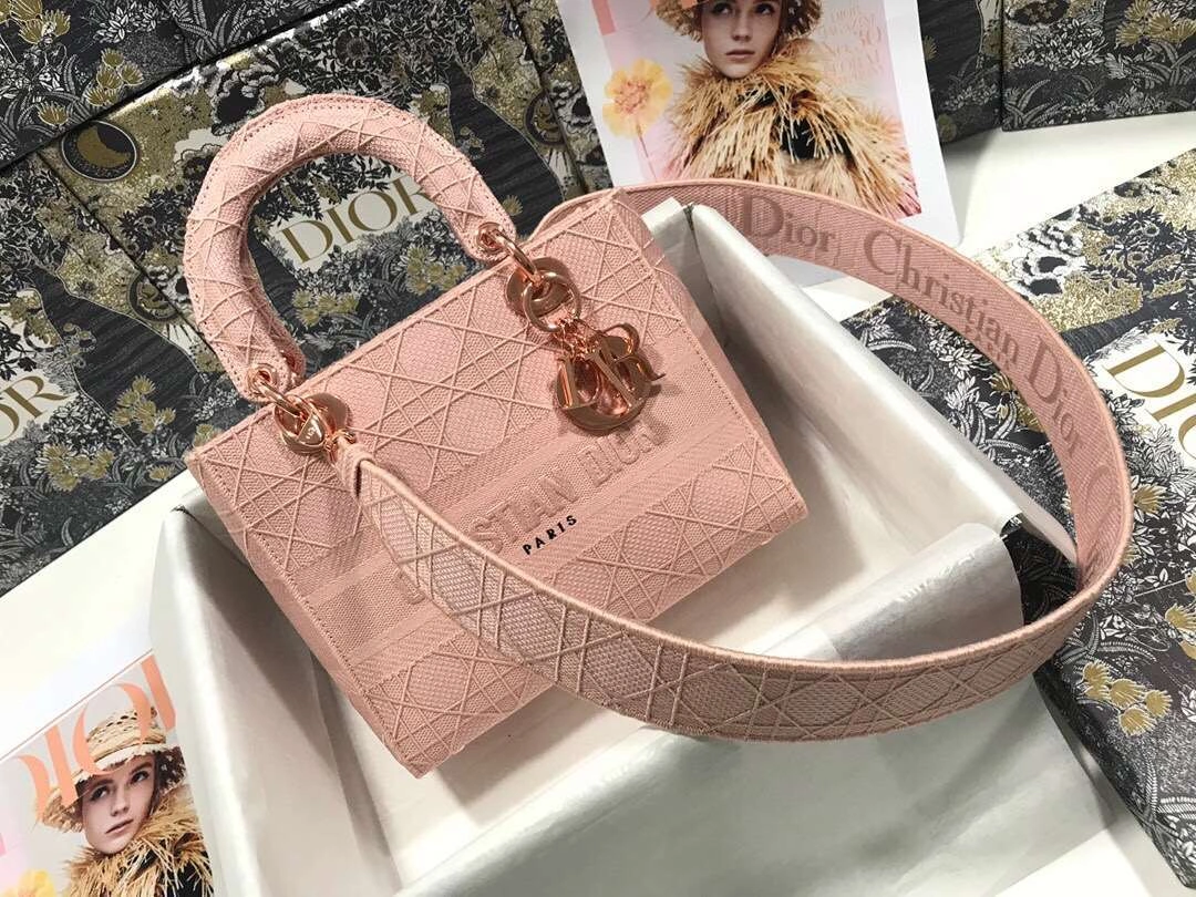MOMO--- embroidery M0565 2 colour item :063B00E1935